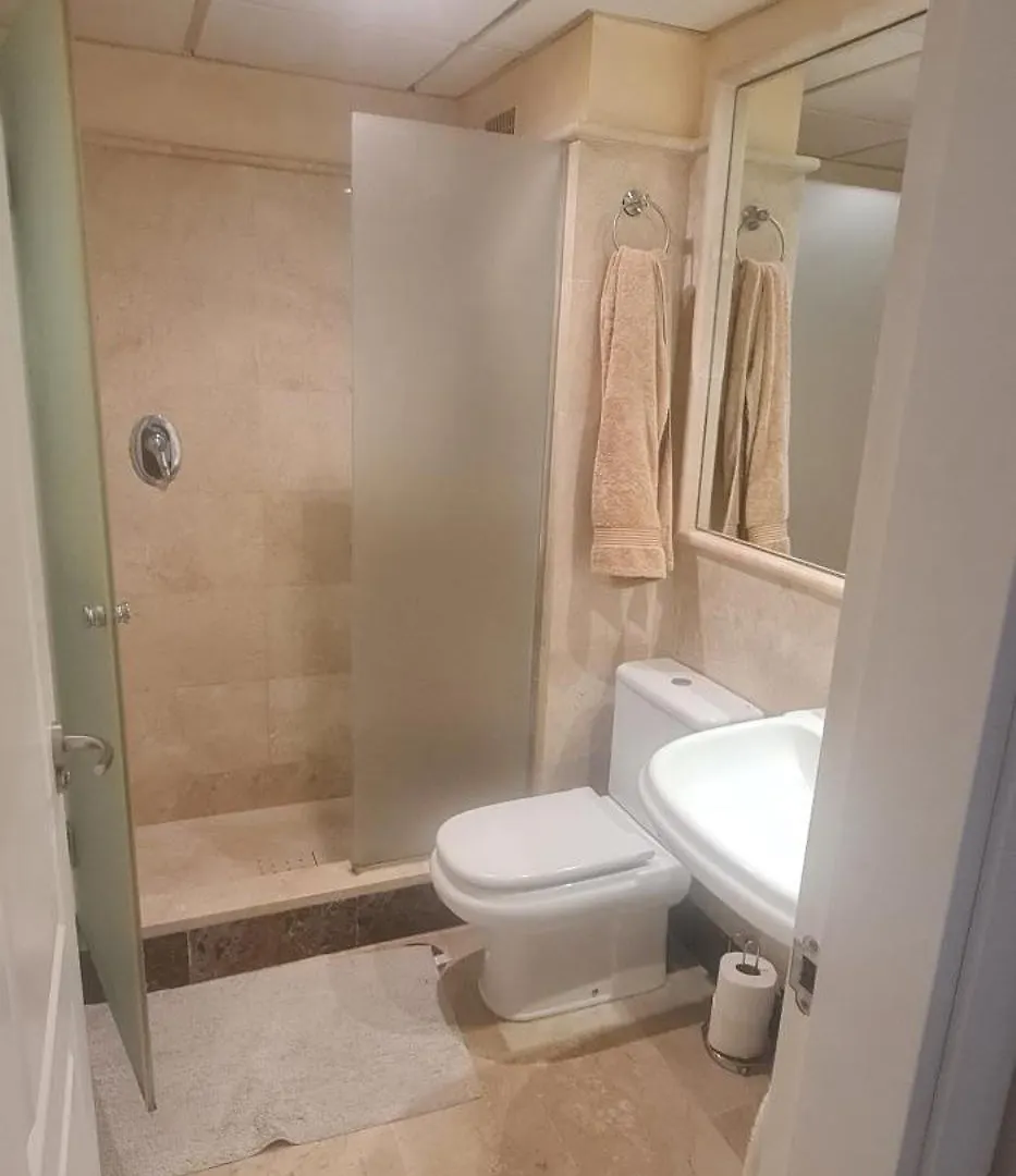 Luxury Two Bedroom Apartment In Quiet Neighborhood Málaga